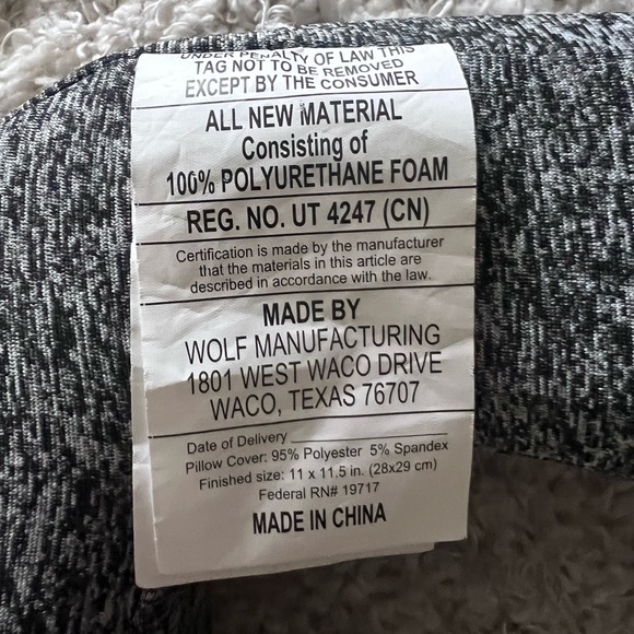 Black and Gray Travel Neck Pillow - Picture 5 of 5